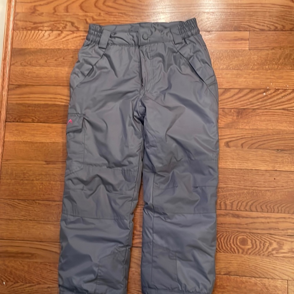 Vertical 9 gray Ski pants Sz /8 EUC no rips tears or stains.